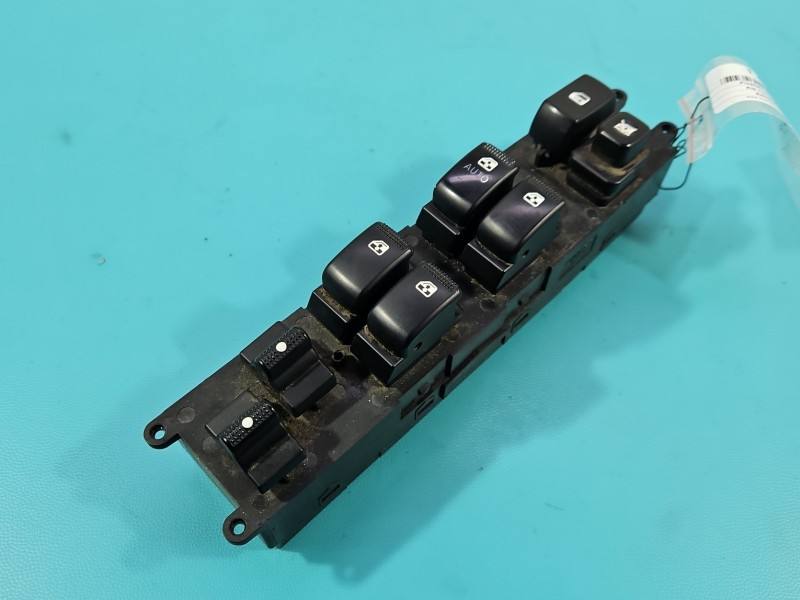 Блок кнопок склопідйомників Kia Carnival 93570-4D220KS