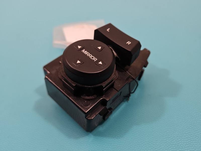 Блок кнопок склопідйомників Hyundai Elantra 93573F2010