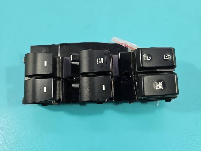 Блок кнопок склопідйомників Hyundai Elantra 93570F2100 — фото деталі 3