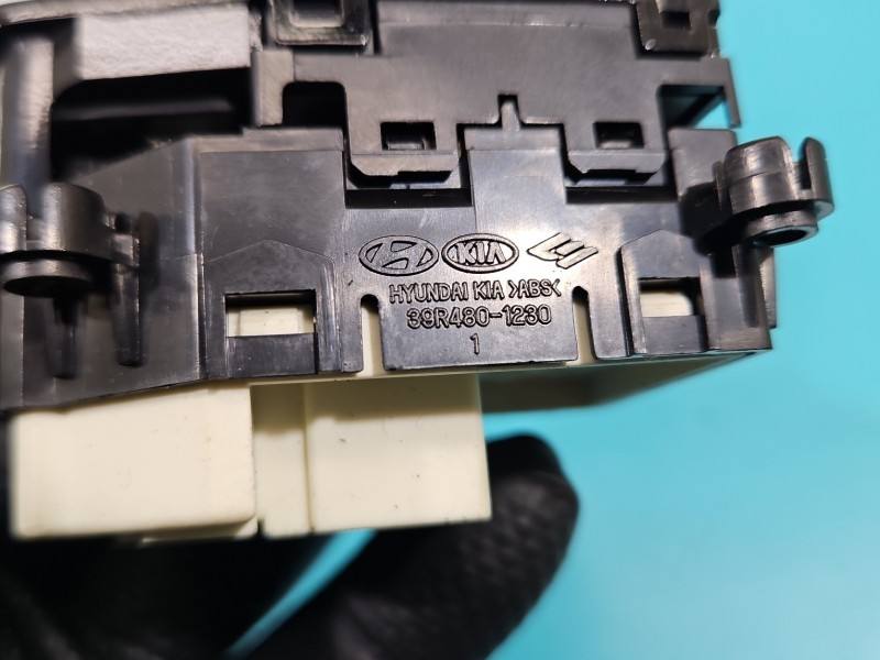 Блок кнопок склопідйомників Hyundai I40 39R480-1230 — фото деталі 5