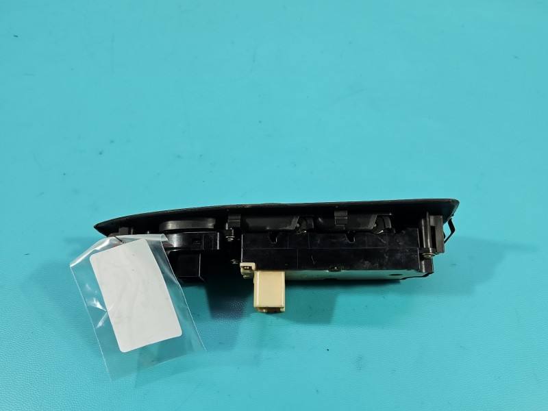 Блок кнопок склопідйомників Mazda 323F 176-3U75 — фото деталі 3