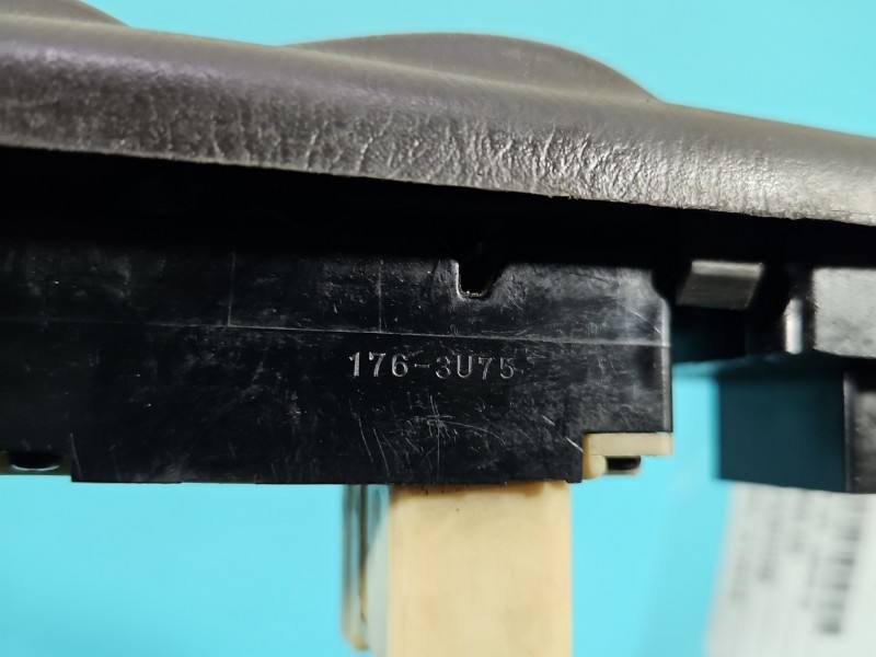 Блок кнопок склопідйомників Mazda 323F 176-3U75 — фото деталі 8