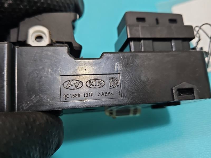 Блок кнопок склопідйомників Hyundai Tucson 93580-D3000 — фото деталі 4