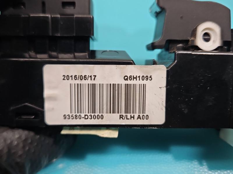 Блок кнопок склопідйомників Hyundai Tucson 93580-D3000 — фото деталі 9