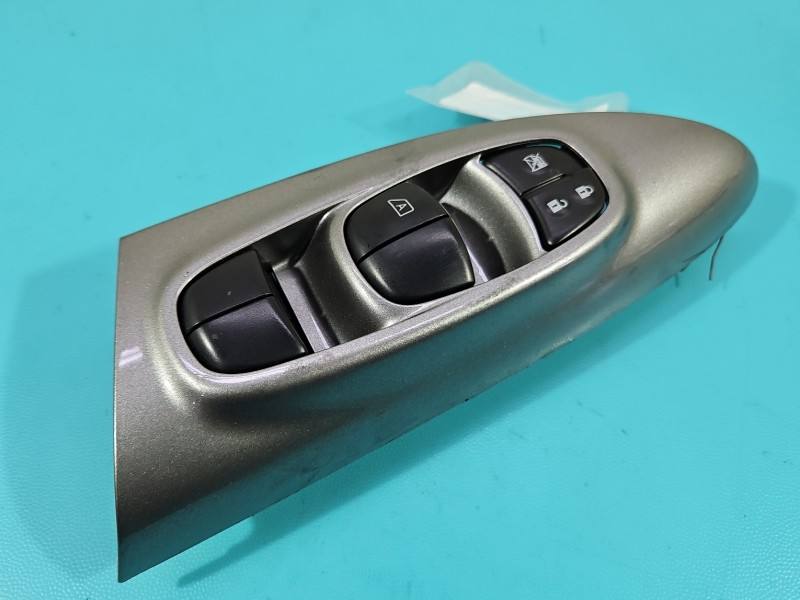 Блок кнопок склопідйомників Nissan Juke 25401-1KA0B
