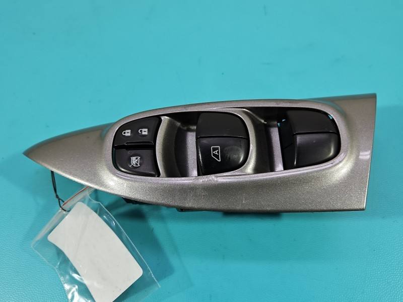 Блок кнопок склопідйомників Nissan Juke 25401-1KA0B — фото деталі 2