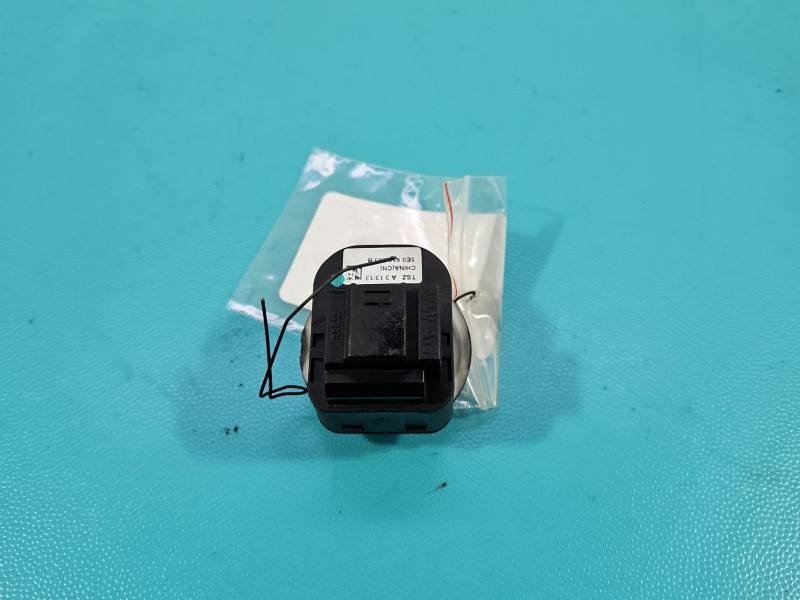 Блок кнопок склопідйомників Skoda Octavia 3 5E0959565B — фото деталі 3