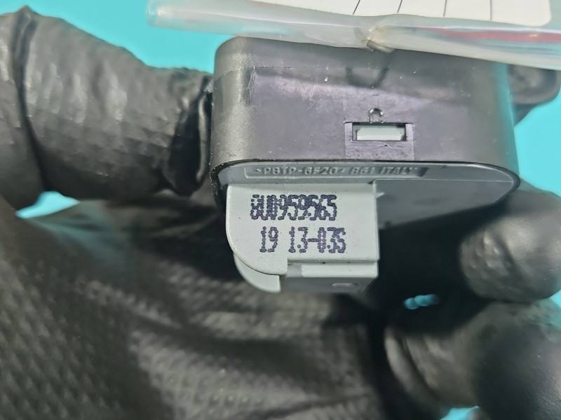 Блок кнопок склопідйомників Audi Q3 8U0959565 — фото деталі 7