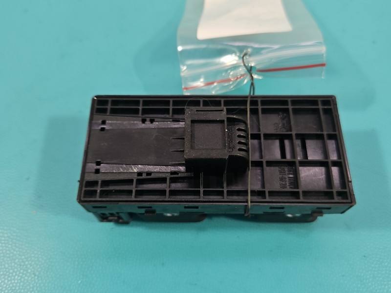 Блок кнопок склопідйомників Audi Q3 8U0959851A — фото деталі 4