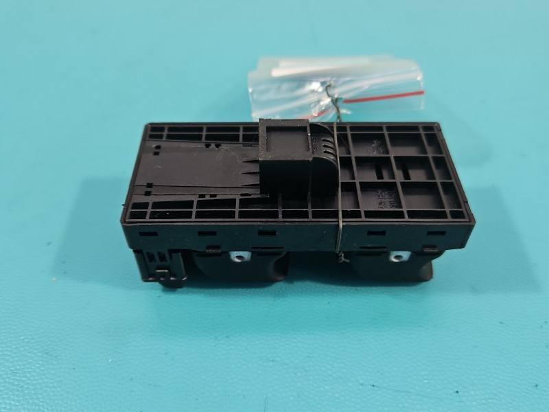 Блок кнопок склопідйомників Audi Q3 8U0959851A — фото деталі 5