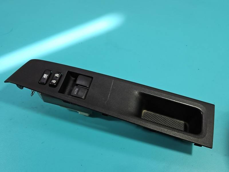 Блок кнопок склопідйомників Toyota Yaris 3 74232-0D330