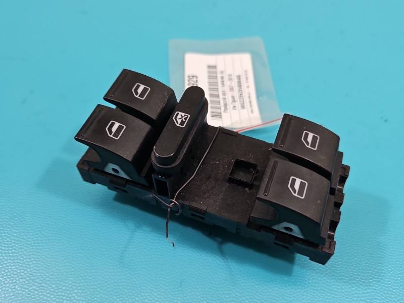 Блок кнопок стеклоподъемников Volkswagen Tiguan 1K4959857B