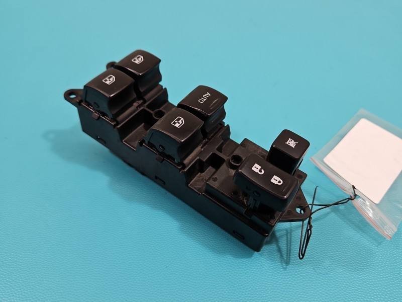 Блок кнопок склопідйомників Mitsubishi Outlander 8608A347