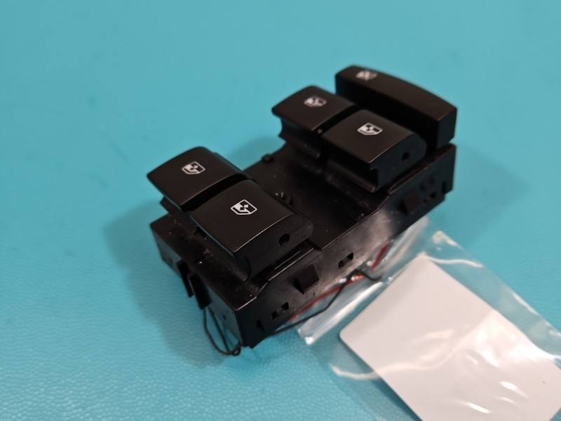 Блок кнопок склопідйомників Opel Astra K 13408458