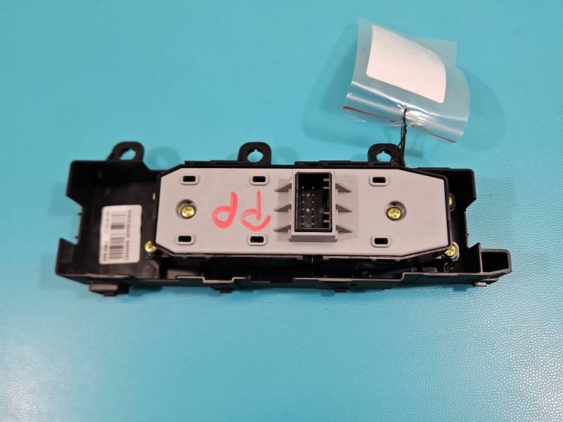Блок кнопок склопідйомників Kia Niro 93575-G5400 — фото деталі 3