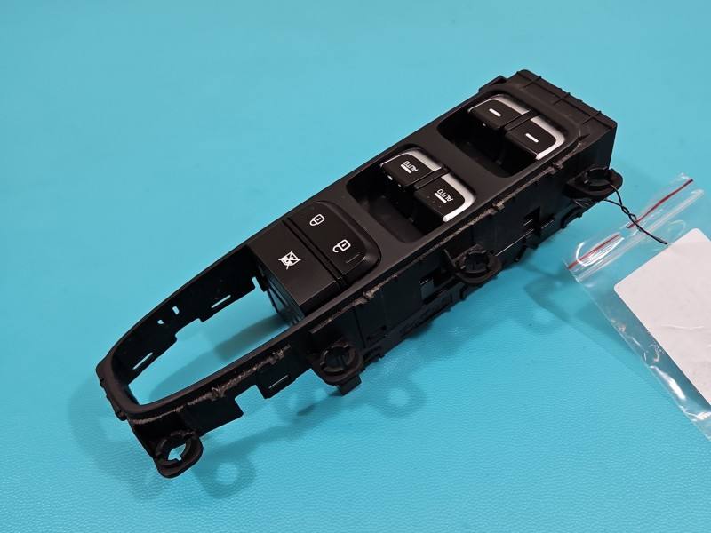 Блок кнопок стеклоподъемников Kia Niro 93570-G5240