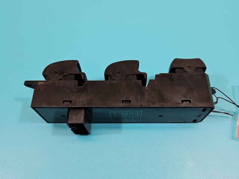 Блок кнопок стеклоподъемников Peugeot 4007 8608A185 — фото детали 3