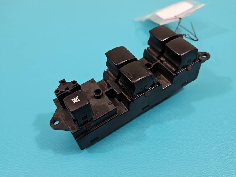 Блок кнопок склопідйомників Mitsubishi Space Star 8608A234