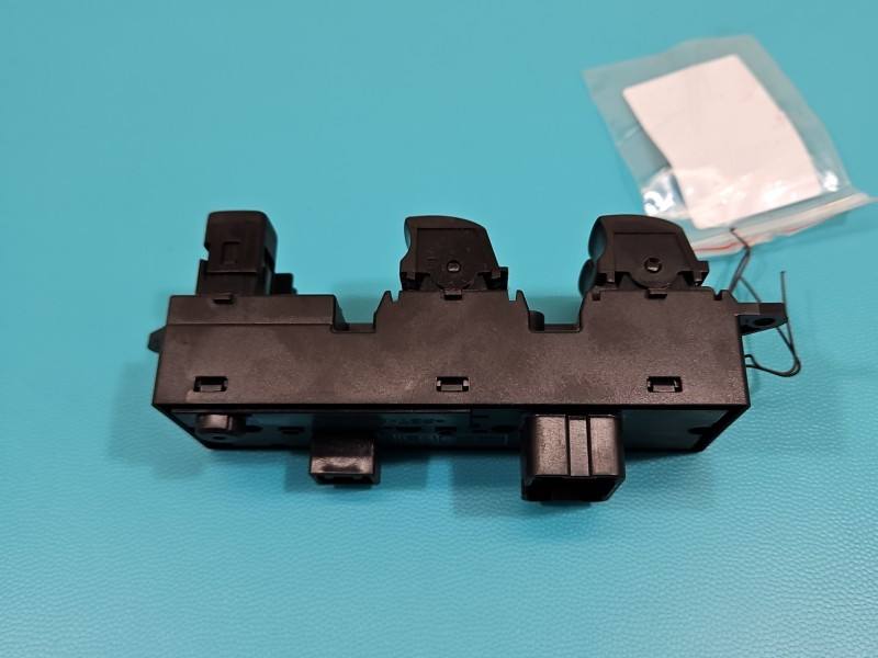 Блок кнопок склопідйомників Mitsubishi Space Star 8608A234 — фото деталі 3