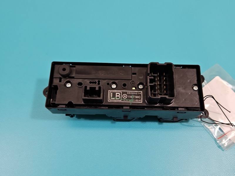 Блок кнопок склопідйомників Mitsubishi Space Star 8608A234 — фото деталі 4