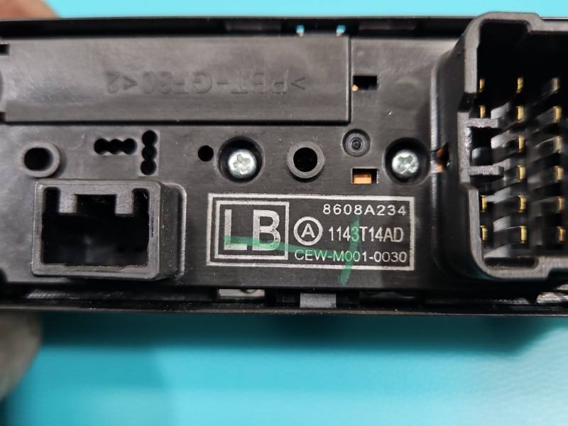 Блок кнопок склопідйомників Mitsubishi Space Star 8608A234 — фото деталі 5