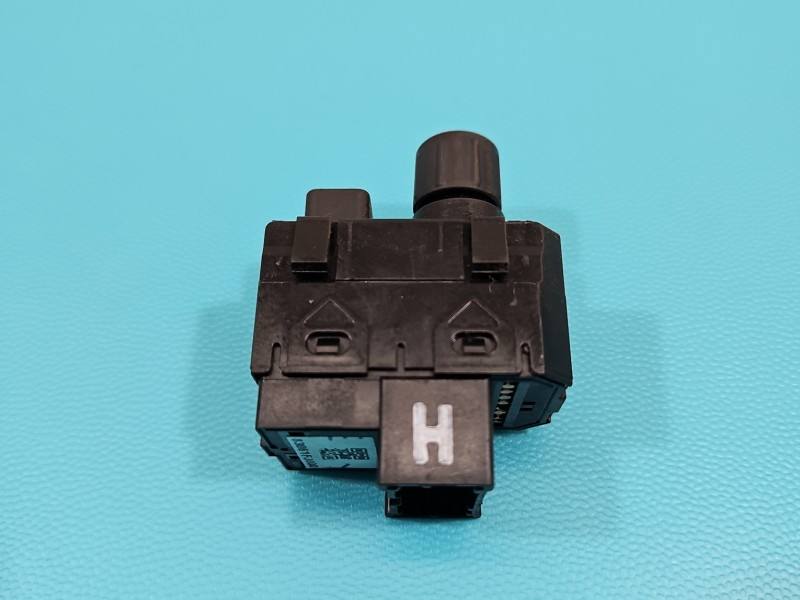 Блок кнопок стеклоподъемников Subaru Forester 83061FJ000 — фото детали 3