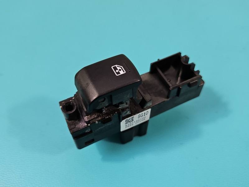 Блок кнопок склопідйомників Subaru Forester 83071SG100