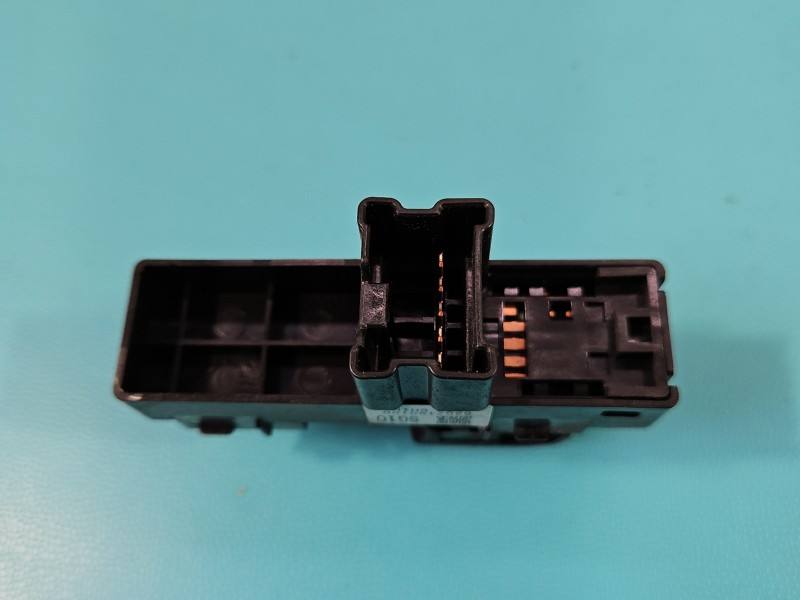 Блок кнопок склопідйомників Subaru Forester 83071SG100 — фото деталі 4