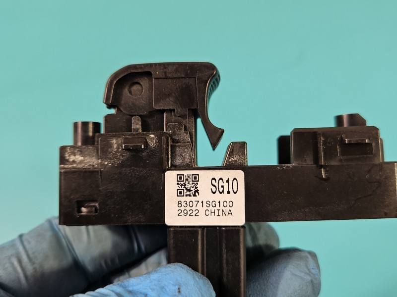 Блок кнопок склопідйомників Subaru Forester 83071SG100 — фото деталі 5
