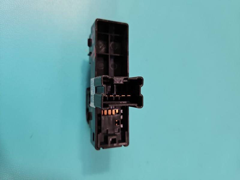 Блок кнопок склопідйомників Subaru Forester 83071SG100 — фото деталі 4