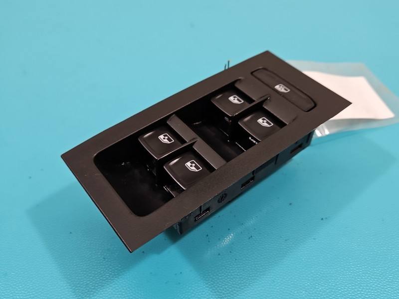 Блок кнопок склопідйомників Skoda Octavia 3 5E0959857A