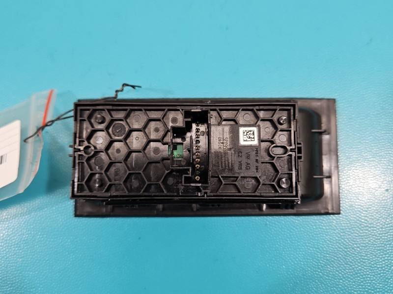 Блок кнопок склопідйомників Skoda Octavia 3 5E0959857A — фото деталі 3