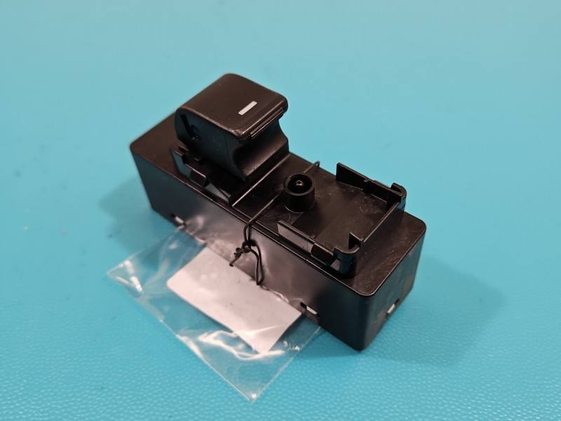 Блок кнопок склопідйомників Mazda CX-5 KD4566370