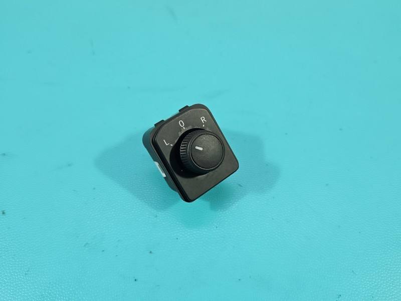Блок кнопок склопідйомників Seat Ibiza 6F0959566