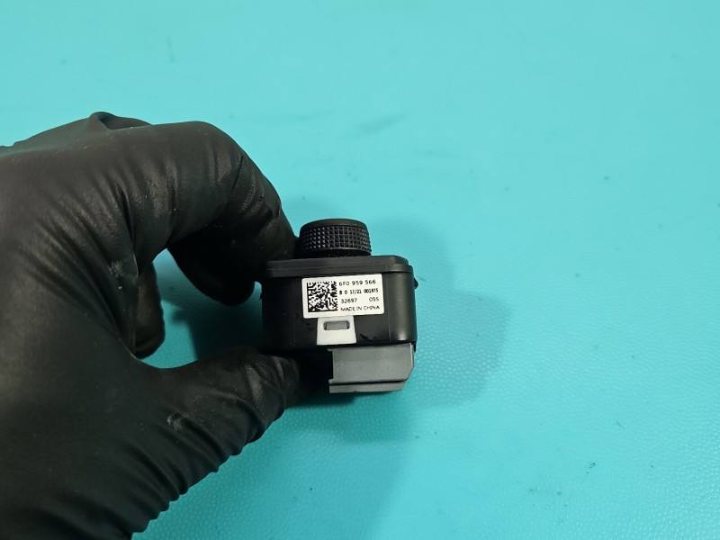 Блок кнопок склопідйомників Seat Ibiza 6F0959566 — фото деталі 4