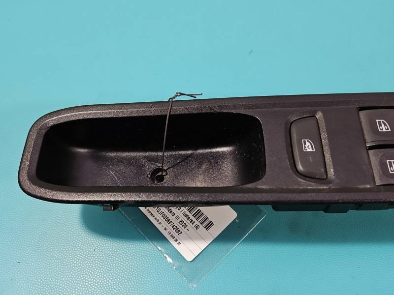 Блок кнопок склопідйомників Dacia Sandero 809611146R — фото деталі 3
