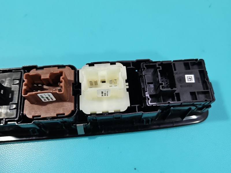 Блок кнопок склопідйомників Dacia Sandero 809611146R — фото деталі 5