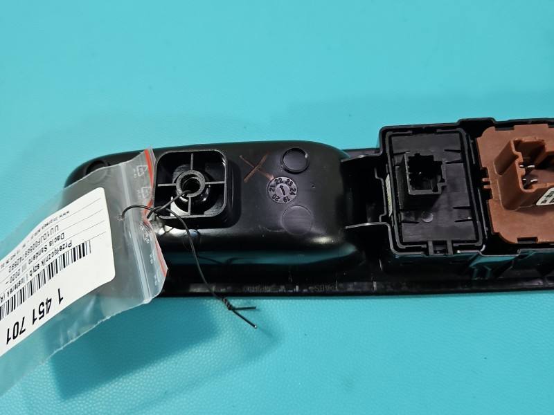 Блок кнопок склопідйомників Dacia Sandero 809611146R — фото деталі 6