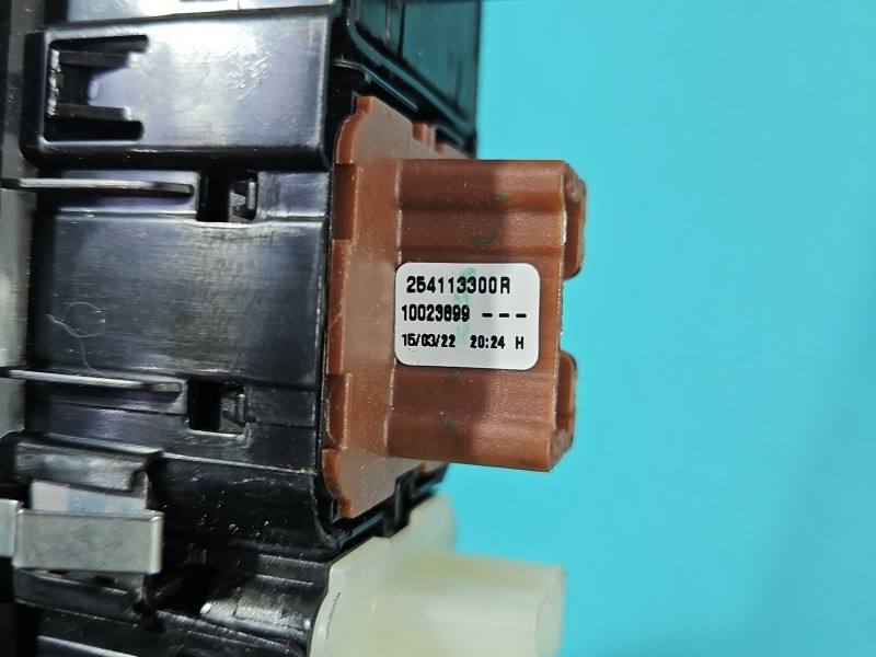Блок кнопок склопідйомників Dacia Sandero 809611146R — фото деталі 8