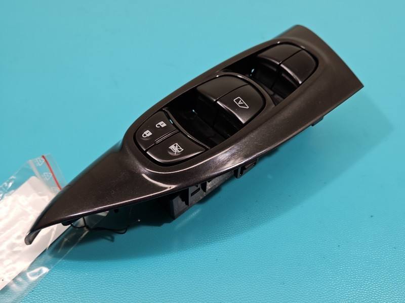 Блок кнопок склопідйомників Nissan Juke 25401-1KA5E