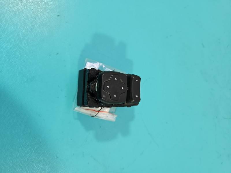 Блок кнопок склопідйомників Hyundai Kona 3K548A-1000 — фото деталі 2