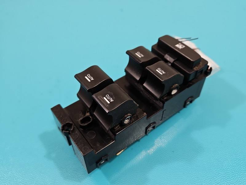 Блок кнопок склопідйомників Hyundai I40 93570-3Z000