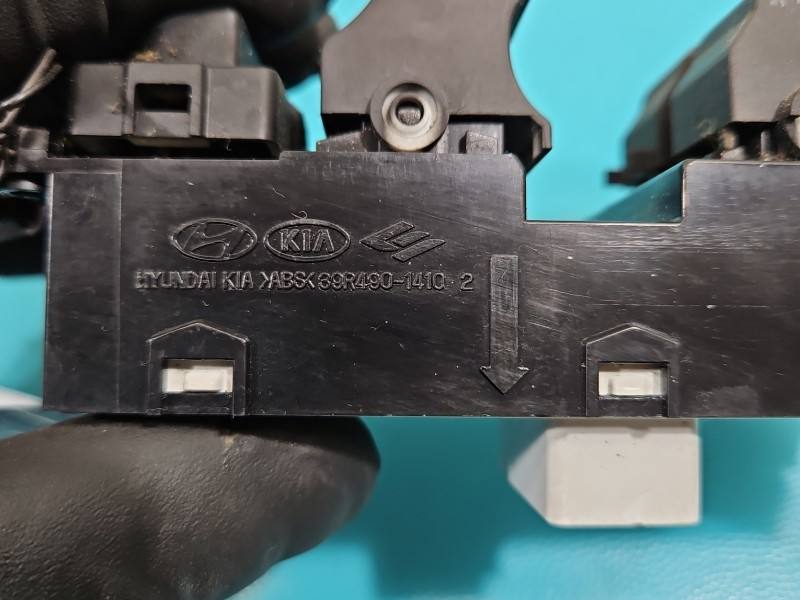 Блок кнопок склопідйомників Hyundai I40 93570-3Z000 — фото деталі 4