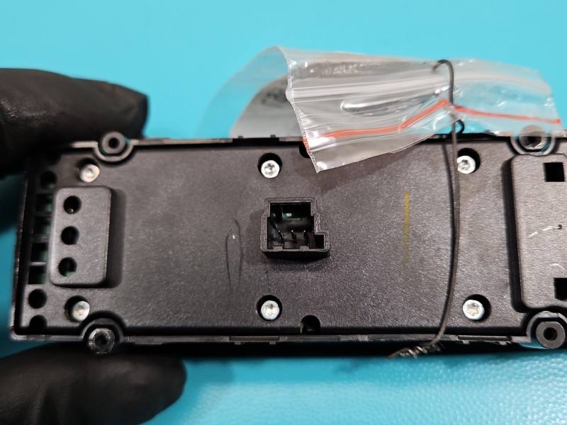 Блок кнопок склопідйомників Mercedes E C207 A2049055402 — фото деталі 4