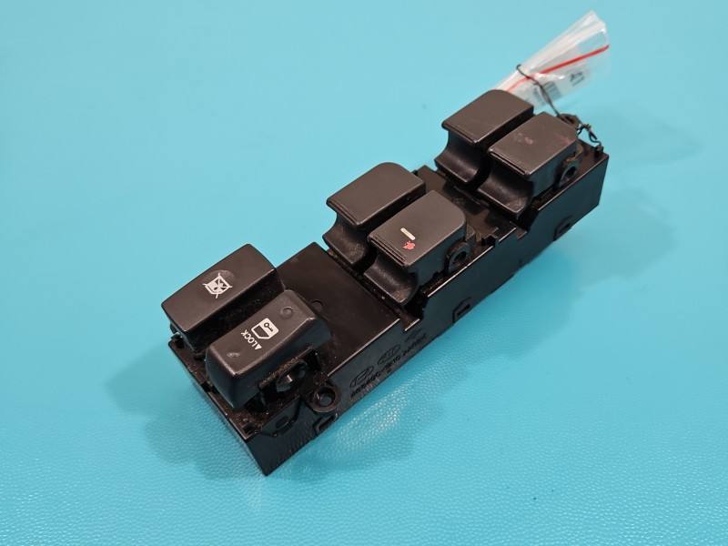 Блок кнопок склопідйомників Kia Soul 93570-2K000