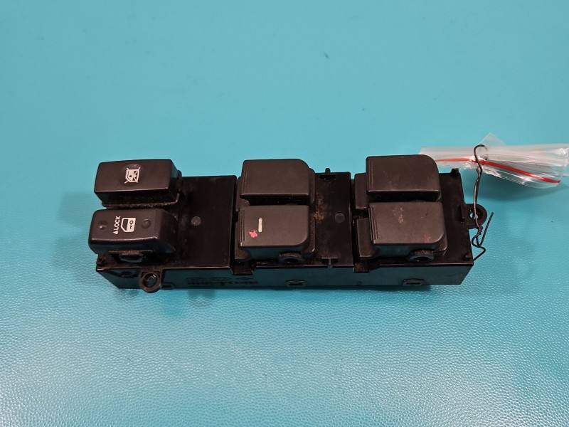 Блок кнопок склопідйомників Kia Soul 93570-2K000 — фото деталі 2