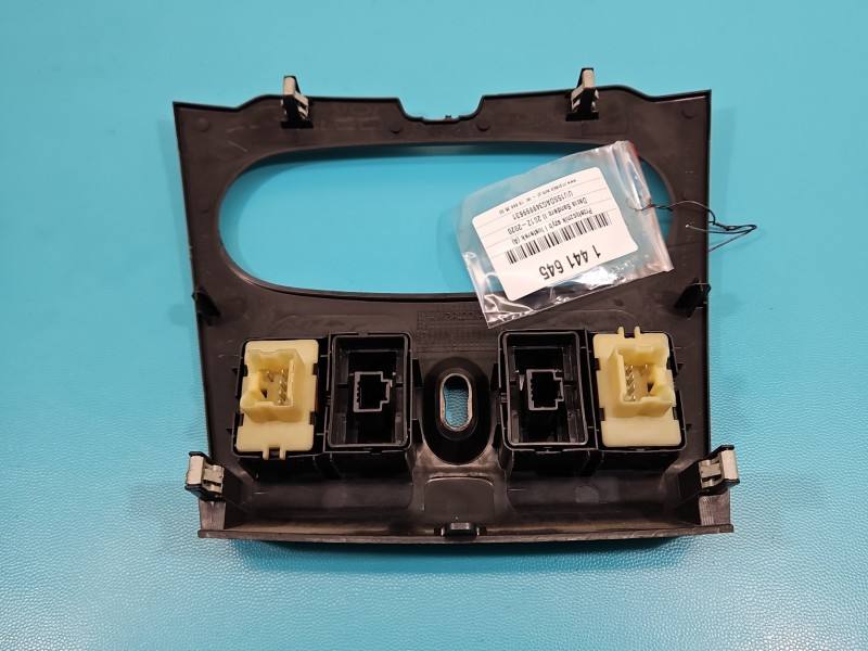 Блок кнопок стеклоподъемников Dacia Sandero 275009384R — фото детали 3