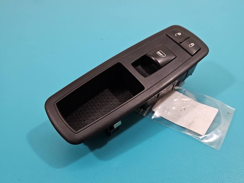 Блок кнопок стеклоподъемников Chrysler Voyager 68029178AA