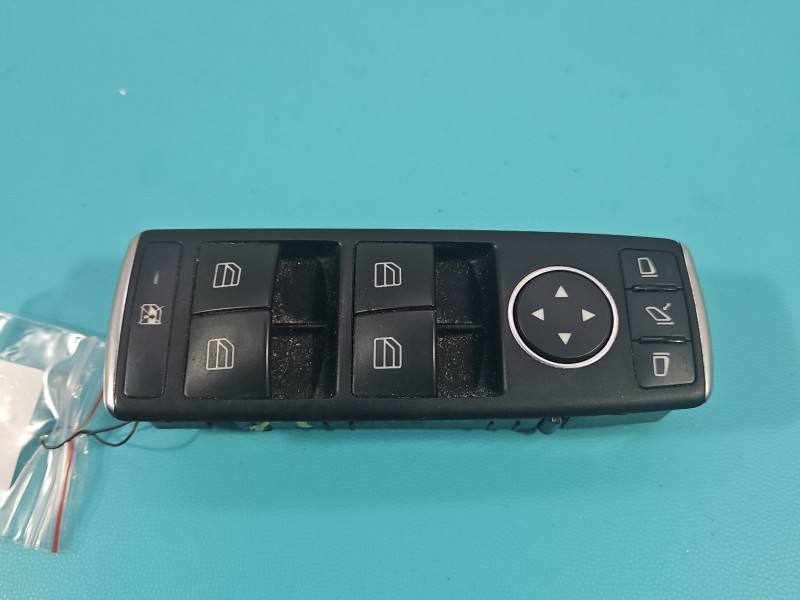 Блок кнопок склопідйомників Mercedes B W246 A1669054400 — фото деталі 2