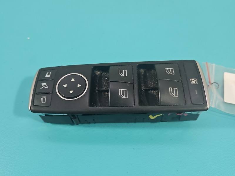 Блок кнопок склопідйомників Mercedes B W246 A1669054400 — фото деталі 3